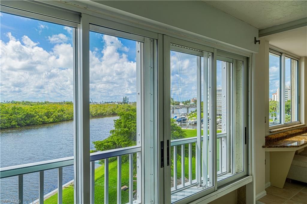 25 Bluebill Ave , Unit 301, Naples, FL 34108 Photo