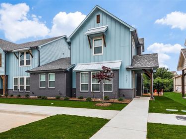 9521 Thorncrown Lane, Fort Worth, TX 76179