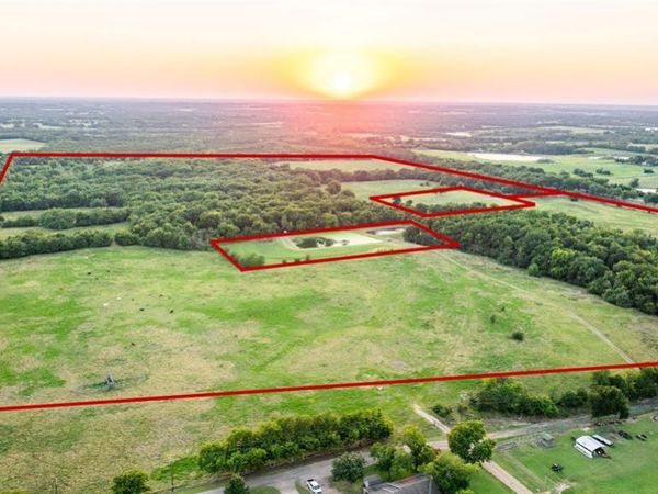 914 Main St/Wall/CR3220 , Windom, TX 75492