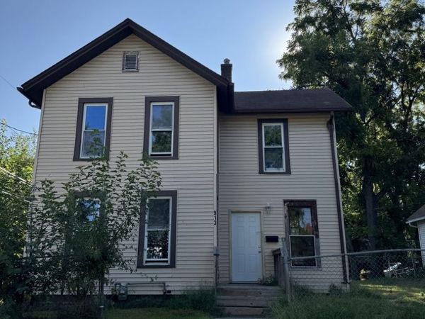 913 VINE Street , Davenport, IA 52804