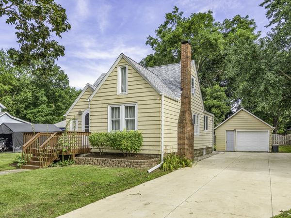 130 W Garfield Street , Waterman, IL 60556