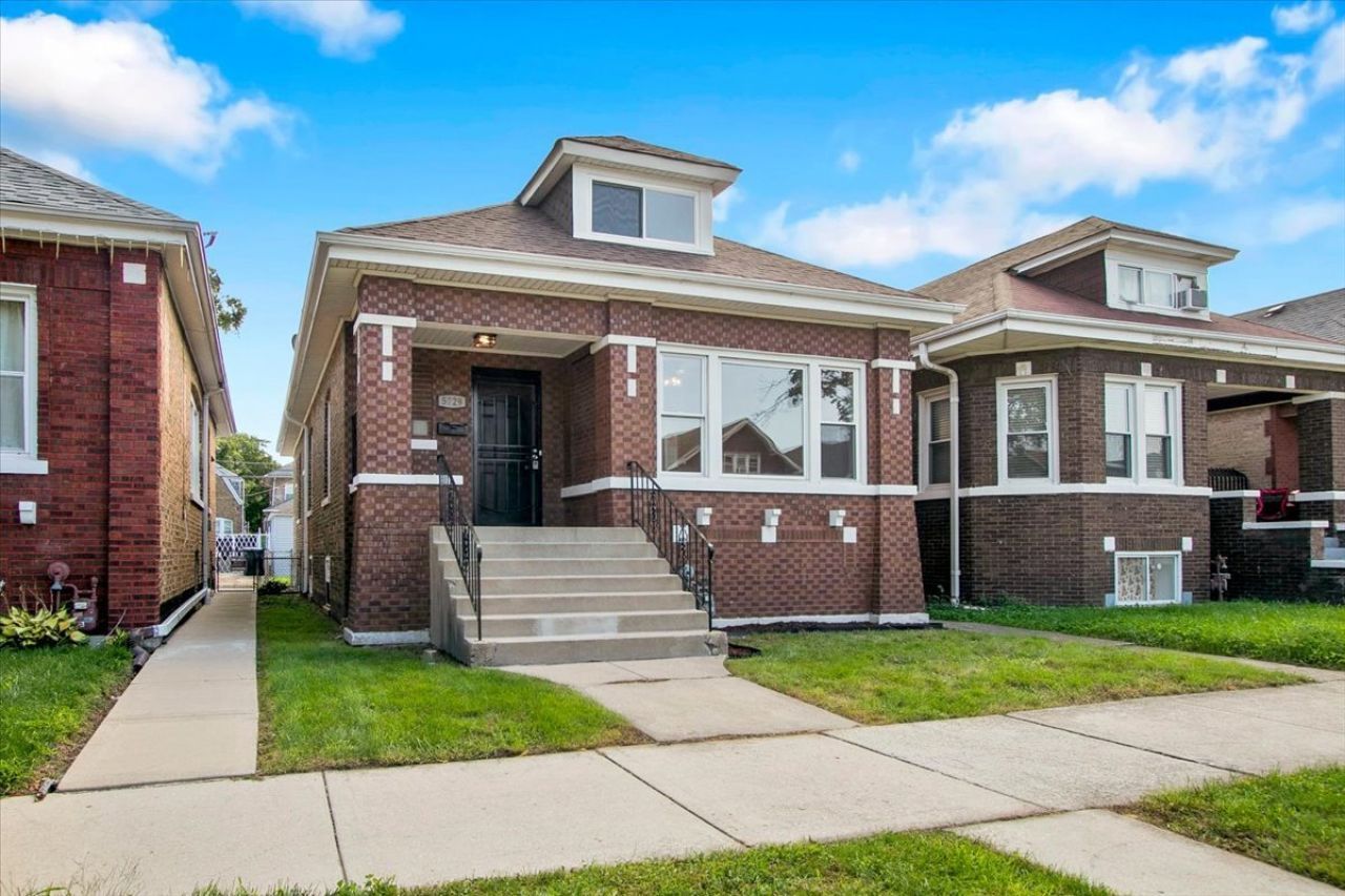 5729 S Campbell Avenue, Chicago, IL 60629 Main Photo