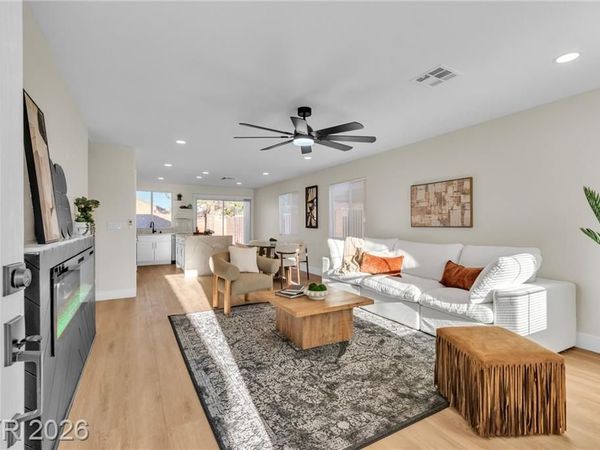 5822 Count Fleet Street , Las Vegas, NV 89113