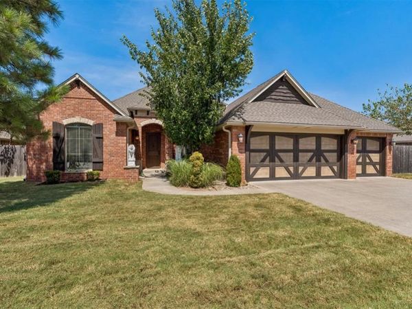 523 Woods Way, Moore, OK 73160