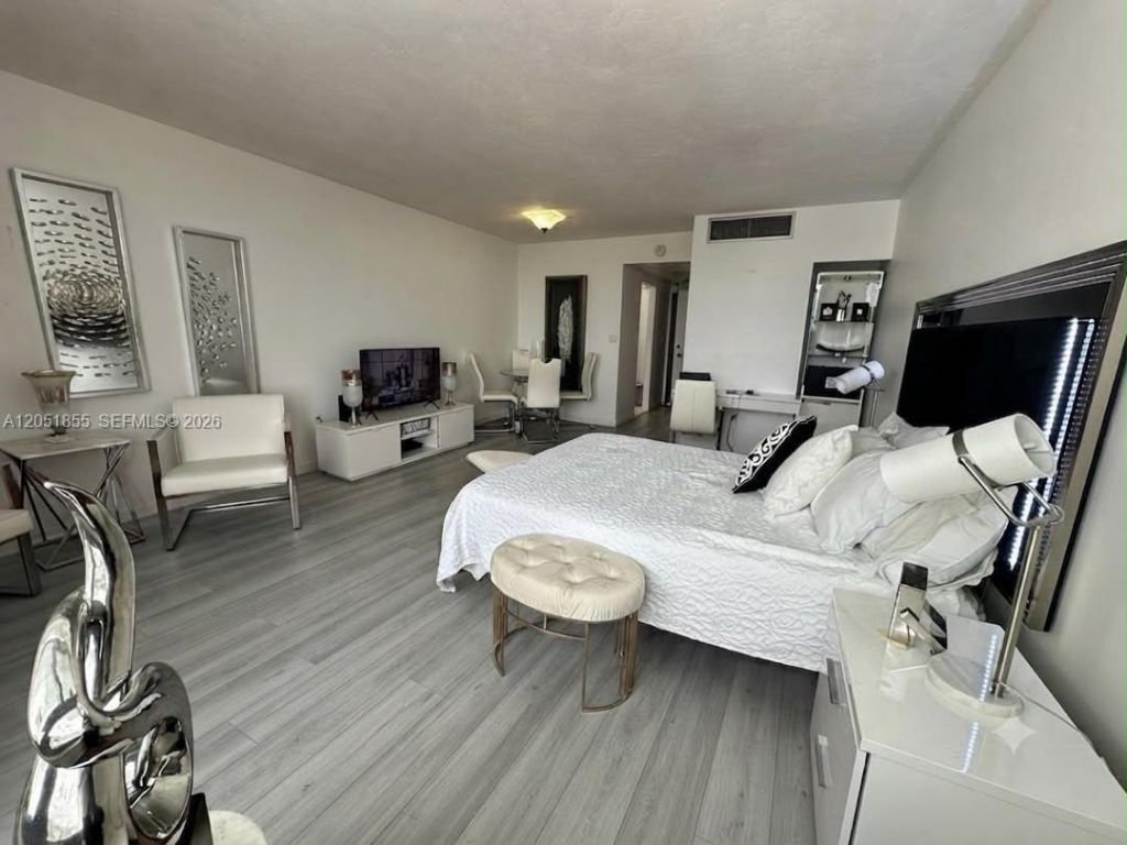 2899 Collins Ave , Unit 1734, Miami Beach, FL 33140 Photo
