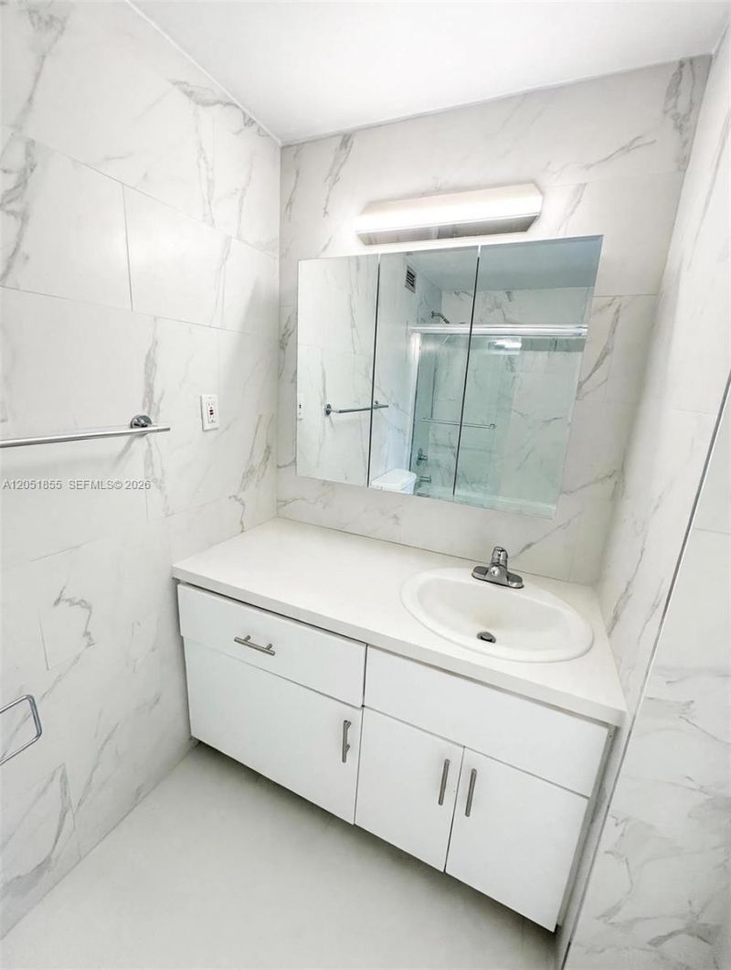 2899 Collins Ave, Unit 1734, Miami Beach, FL 33140 Photo