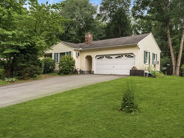 22 Carillon Circle, Easthampton, MA 01027