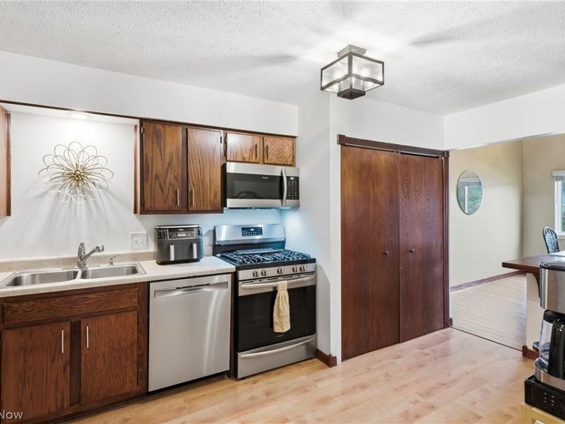 8982 Portage Pointe Drive, Unit E, Streetsboro, OH 44241 Photo 14
