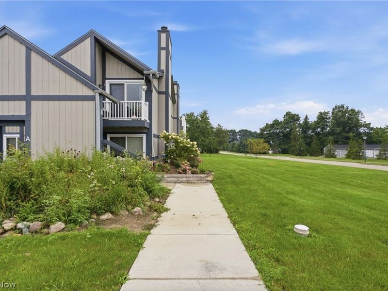 8982 Portage Pointe Drive, Unit E, Streetsboro, OH 44241 Photo 2