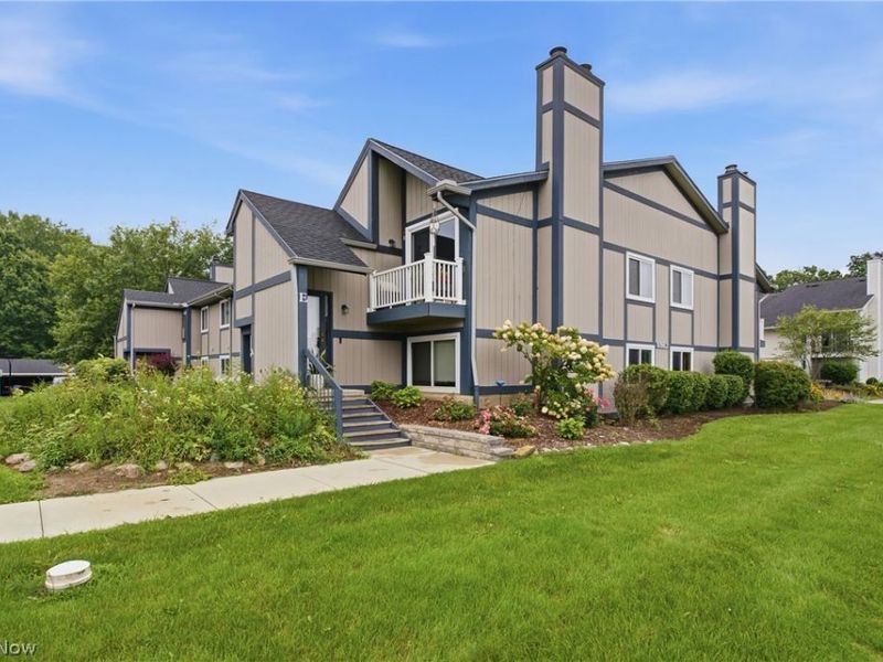 8982 Portage Pointe Drive, Unit E, Streetsboro, OH 44241 Photo 3