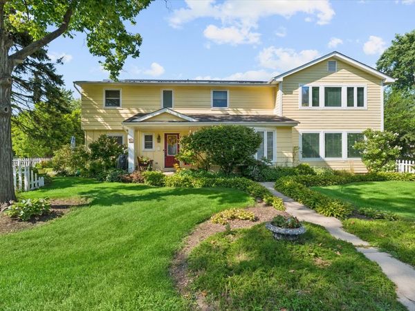 83 N Park Boulevard , Glen Ellyn, IL 60137