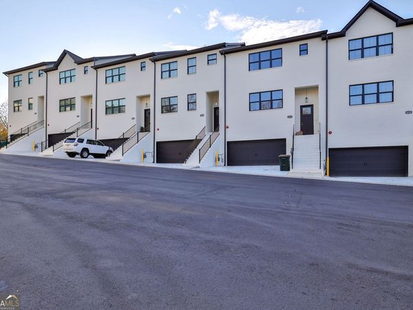 8026 Linfield Way, Sandy Springs, GA 30350