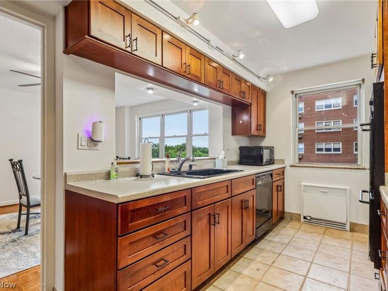 13800 Shaker Boulevard, Unit 902, Cleveland, OH 44120 Photo 14