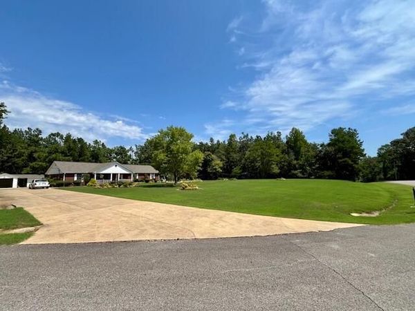219 Pearl Daniel Dr., Booneville, MS 38829