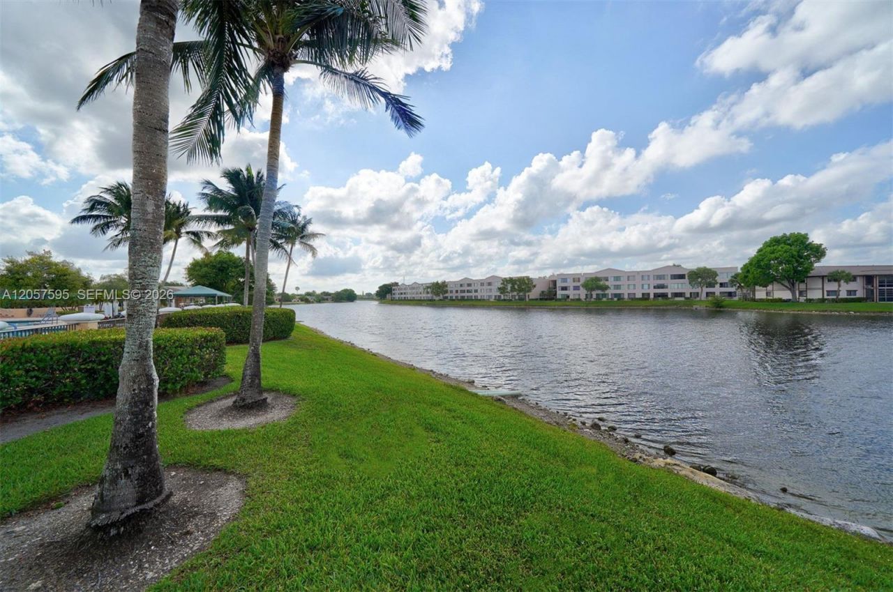 7449 N Devon Dr , Unit 207, Tamarac, FL 33321 Photo