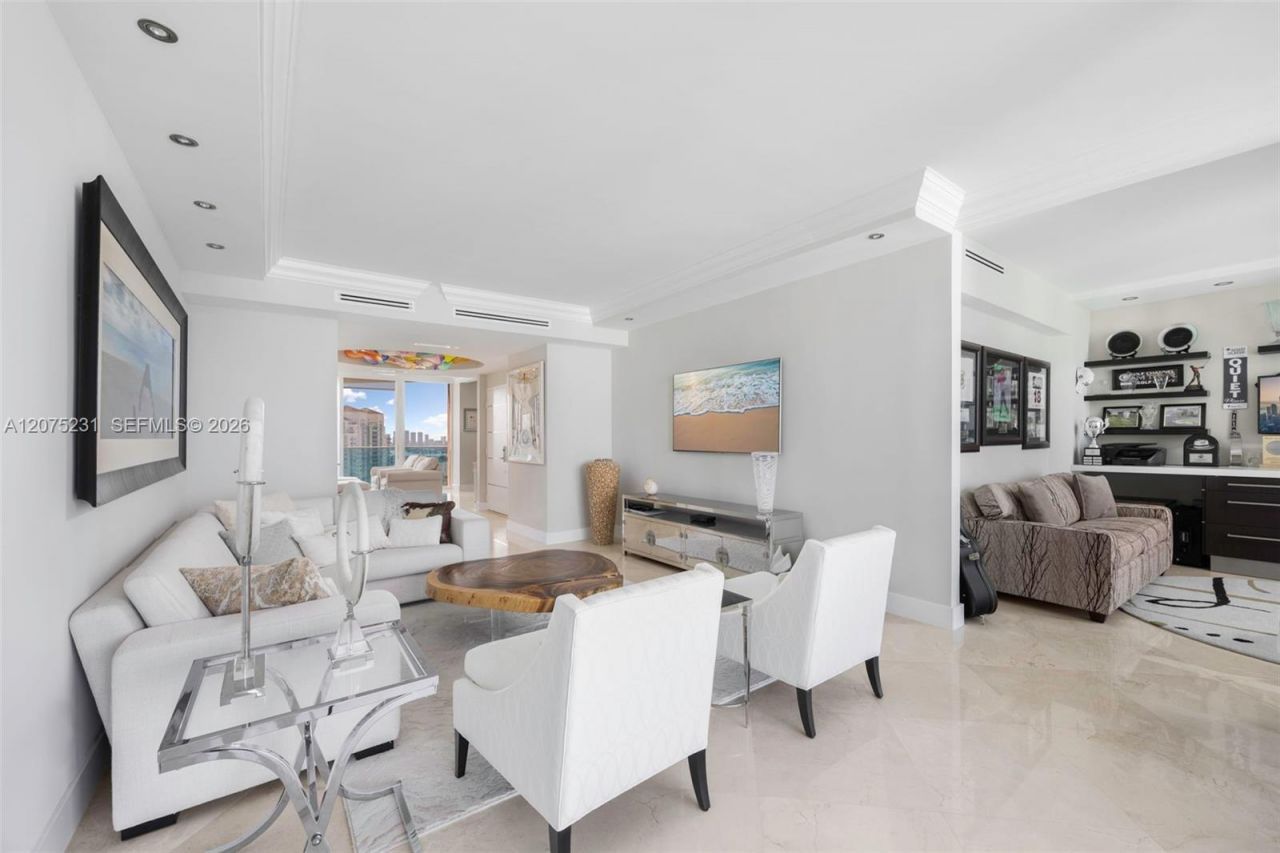 300 Pointe Dr , Unit 2806, Miami Beach, FL 33139 Photo