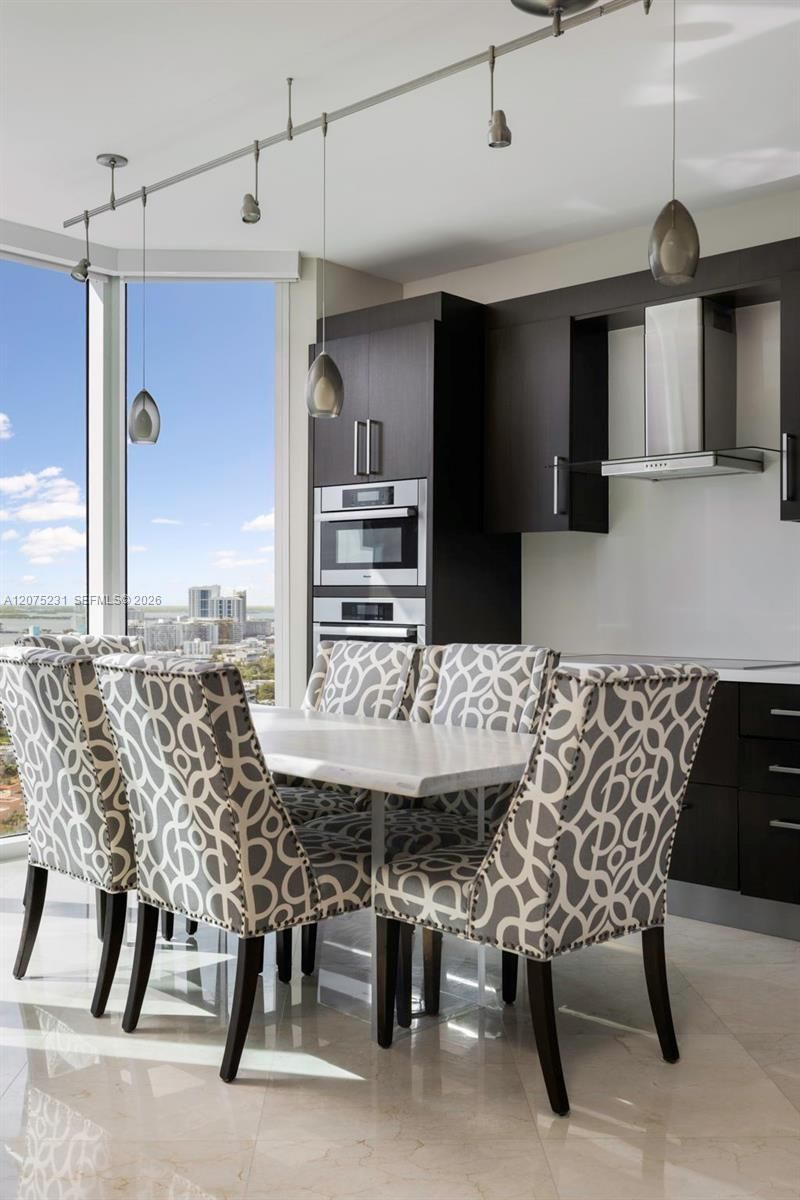 300 Pointe Dr , Unit 2806, Miami Beach, FL 33139 Photo