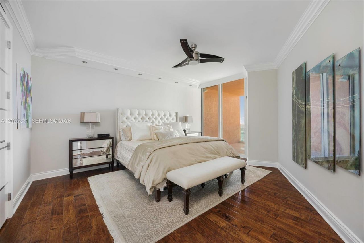 300 Pointe Dr , Unit 2806, Miami Beach, FL 33139 Photo
