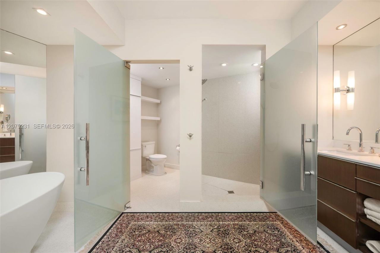 300 Pointe Dr , Unit 2806, Miami Beach, FL 33139 Photo