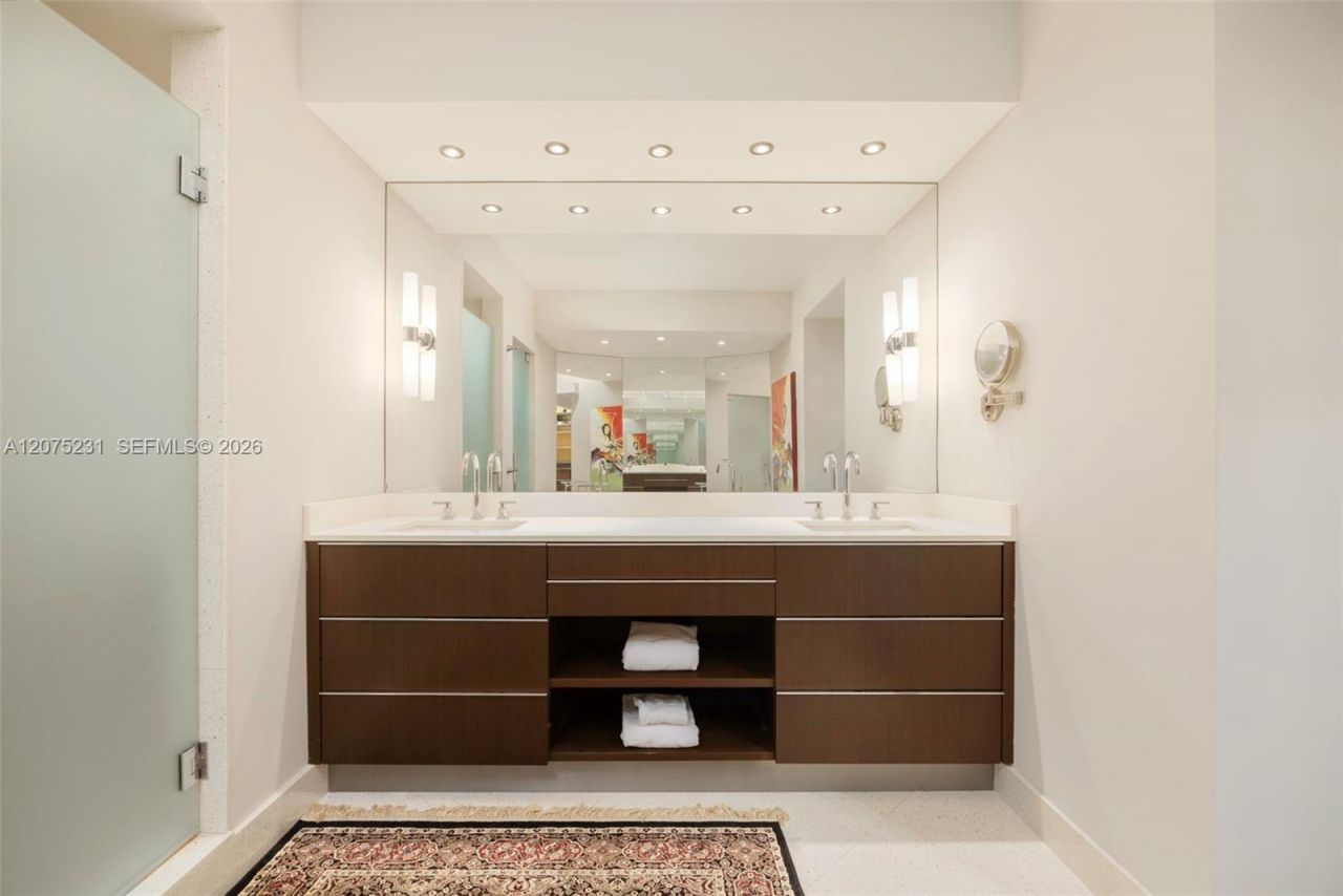 300 Pointe Dr , Unit 2806, Miami Beach, FL 33139 Photo