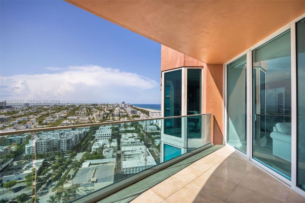 300 Pointe Dr , Unit 2806, Miami Beach, FL 33139 Photo