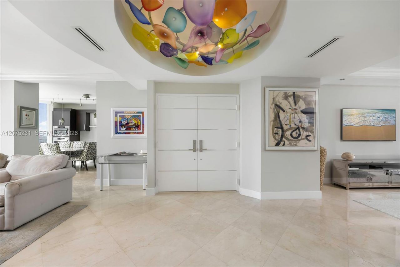300 Pointe Dr , Unit 2806, Miami Beach, FL 33139 Photo