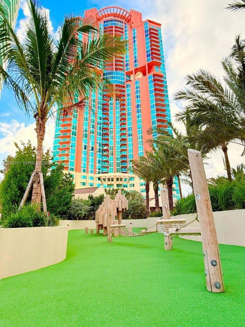 300 Pointe Dr , Unit 2806, Miami Beach, FL 33139 Photo