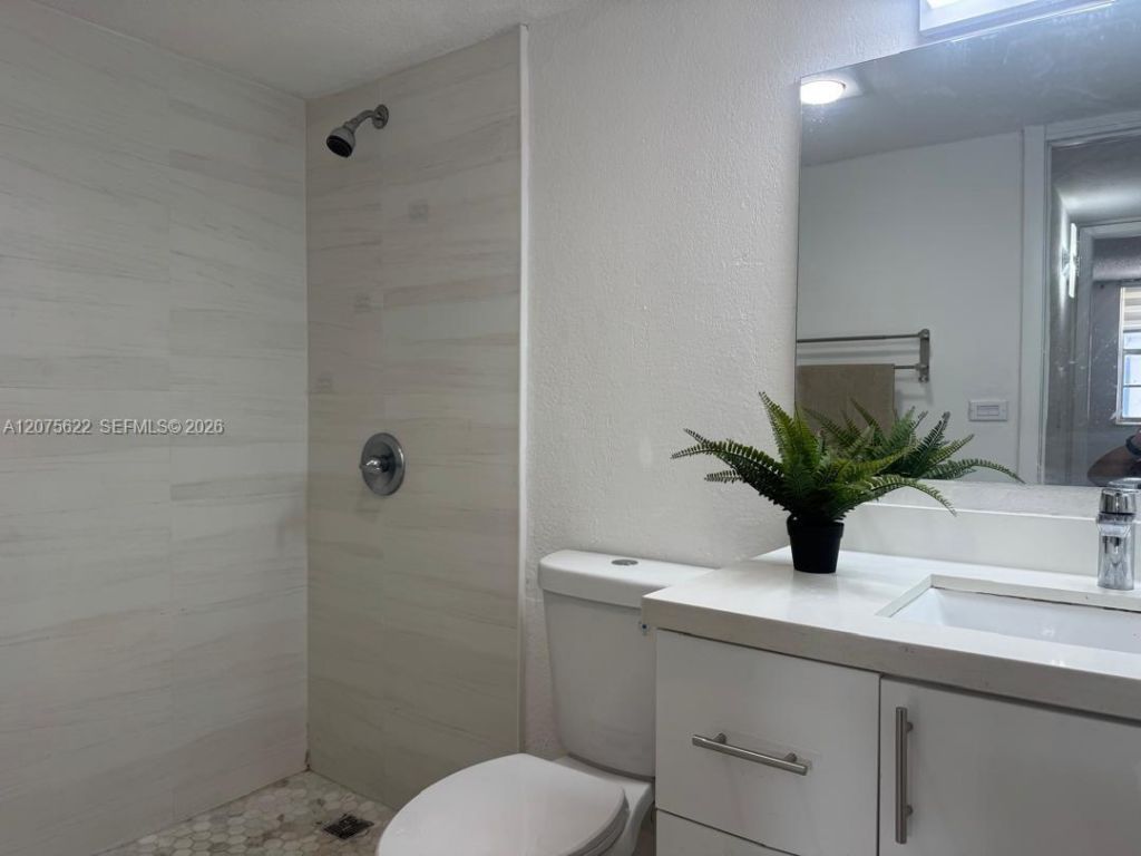 4550 NW 9th St , Unit 709E, Miami, FL 33126 Photo