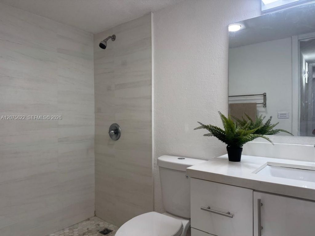 4550 NW 9th St , Unit 709E, Miami, FL 33126 Photo