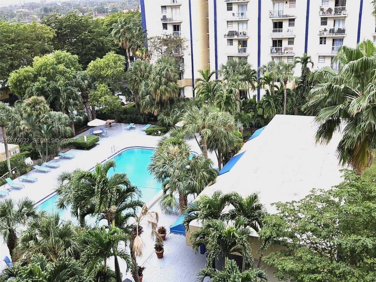 4550 NW 9th St , Unit 709E, Miami, FL 33126 Photo