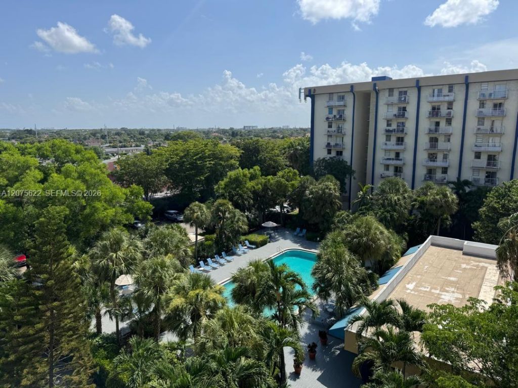 4550 NW 9th St , Unit 709E, Miami, FL 33126 Photo