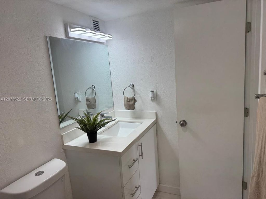 4550 NW 9th St , Unit 709E, Miami, FL 33126 Photo