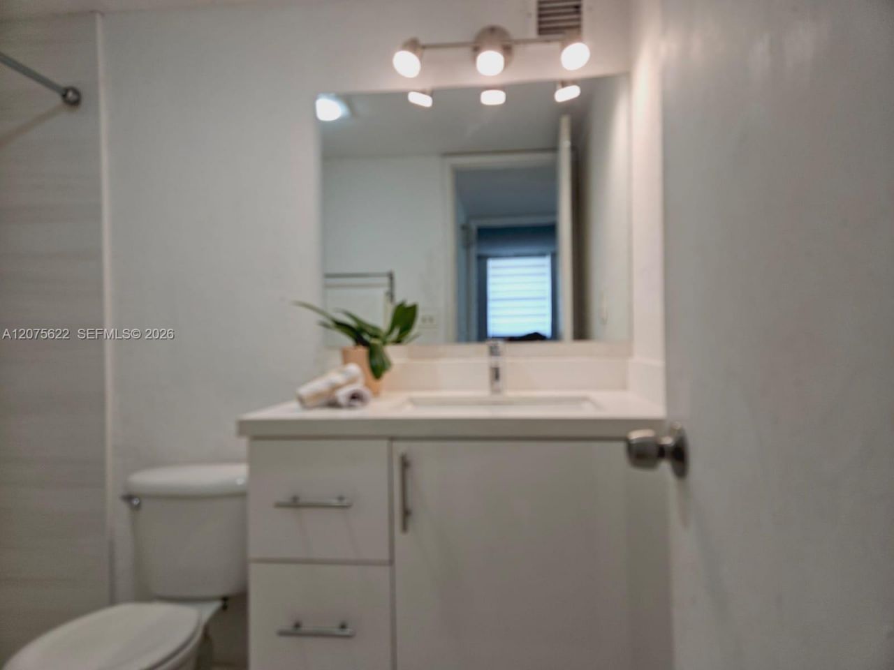 4550 NW 9th St , Unit 709E, Miami, FL 33126 Photo