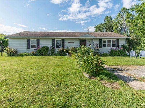 39 Saint Lawrence Avenue , Alexandria Bay, NY 13607