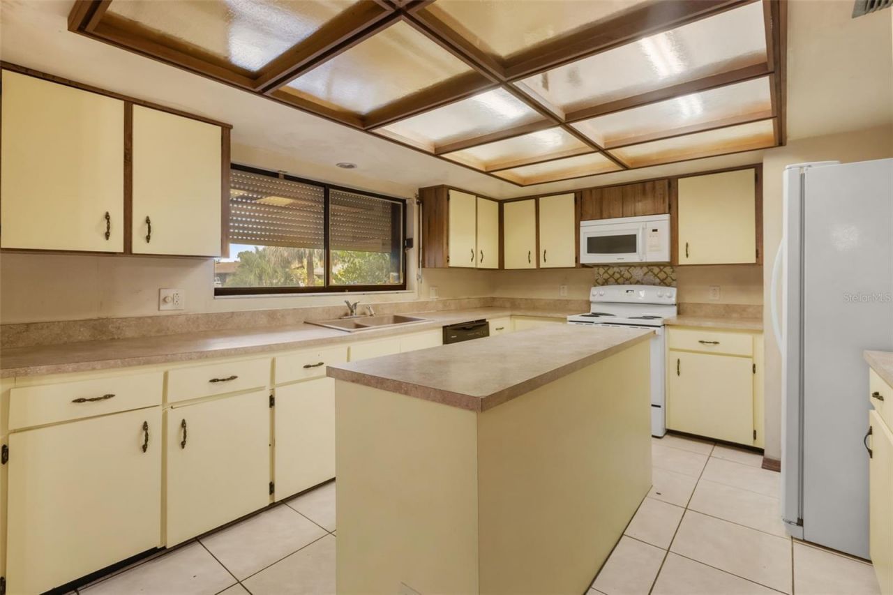 3889 N Lake Orlando Parkway, Orlando, FL 32808 Photo