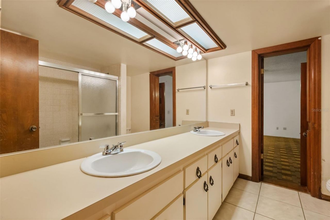 3889 N Lake Orlando Parkway, Orlando, FL 32808 Photo