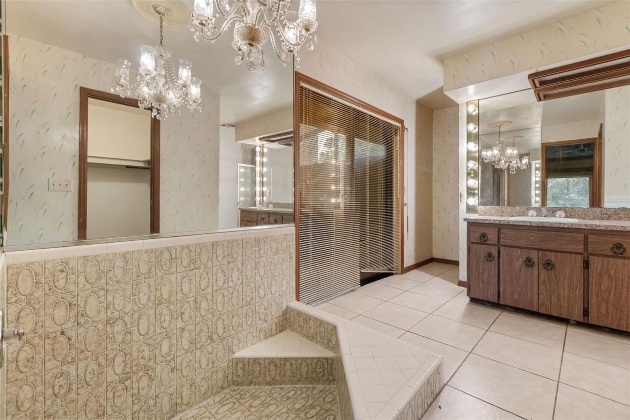 3889 N Lake Orlando Parkway, Orlando, FL 32808 Photo