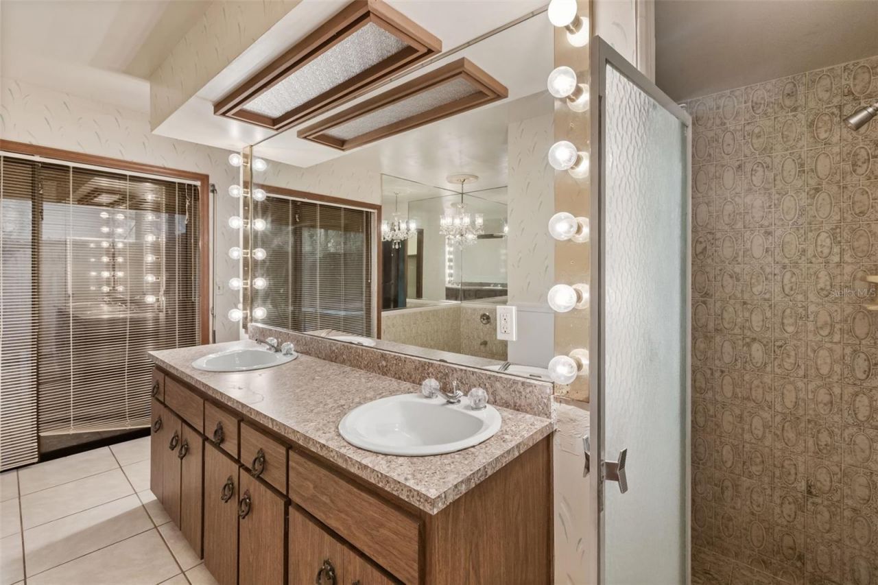 3889 N Lake Orlando Parkway, Orlando, FL 32808 Photo