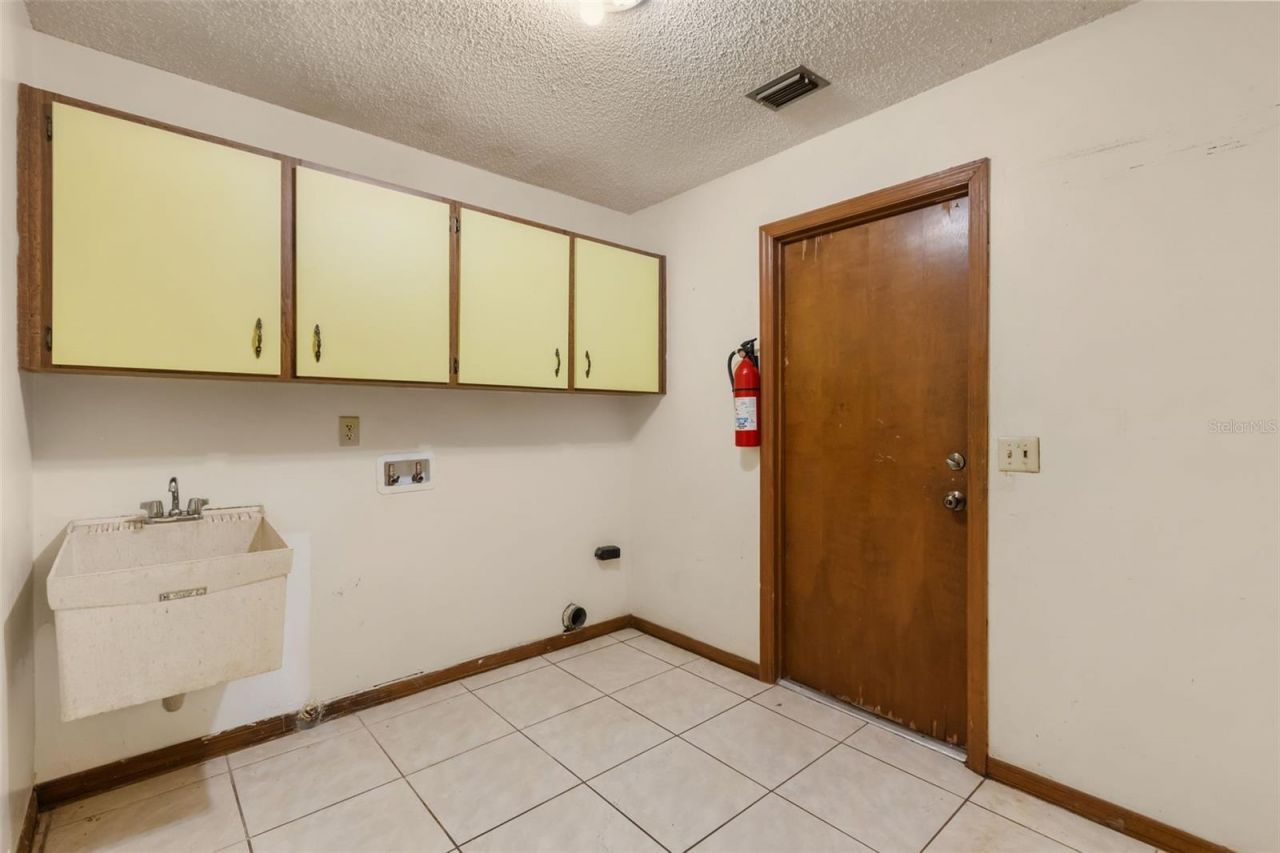 3889 N Lake Orlando Parkway, Orlando, FL 32808 Photo