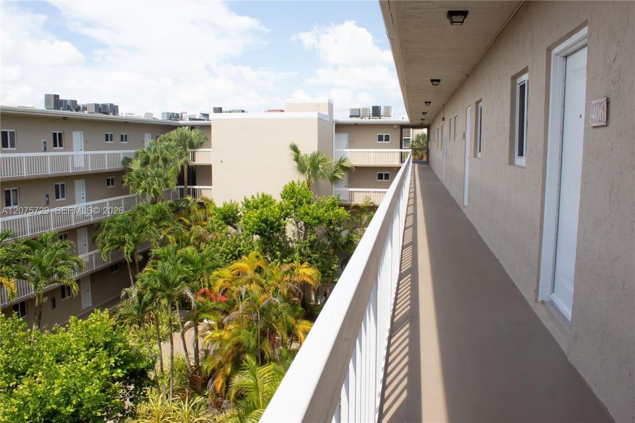 7860 Camino Real , Unit L-406, Miami, FL 33143 Photo