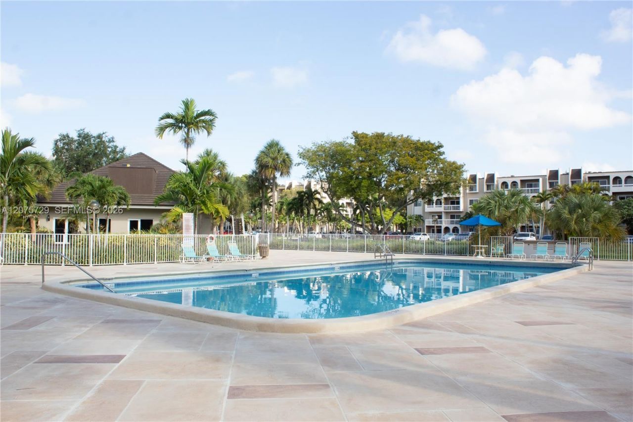 7860 Camino Real , Unit L-406, Miami, FL 33143 Photo