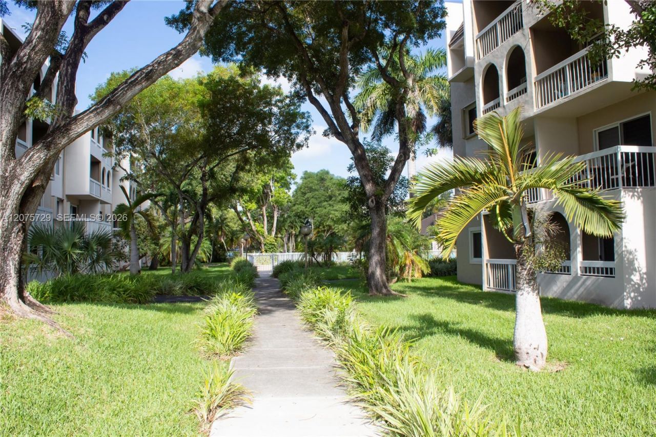 7860 Camino Real , Unit L-406, Miami, FL 33143 Photo