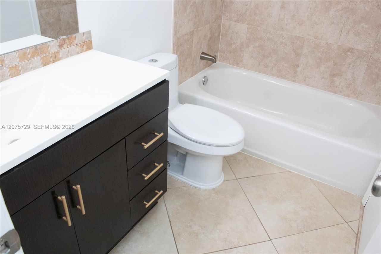 7860 Camino Real , Unit L-406, Miami, FL 33143 Photo