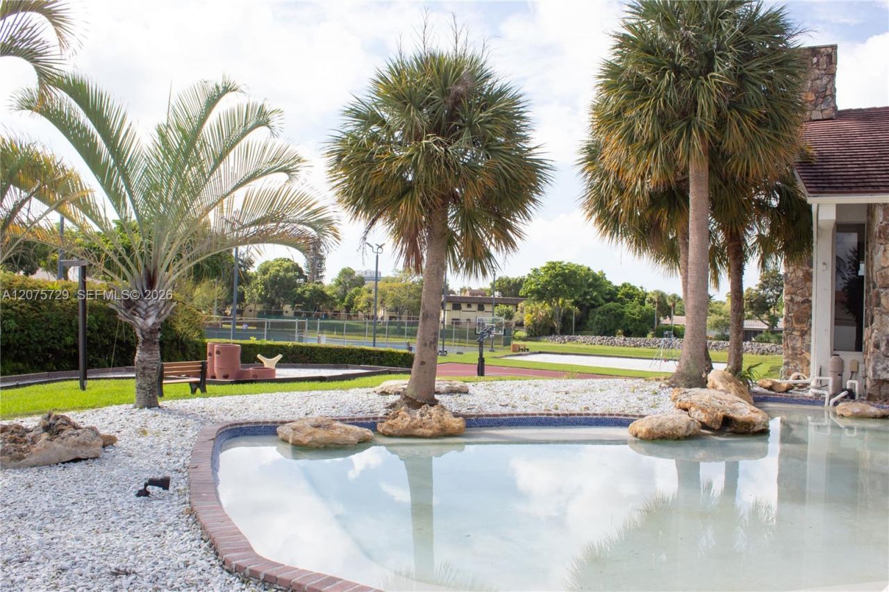 7860 Camino Real , Unit L-406, Miami, FL 33143 Photo