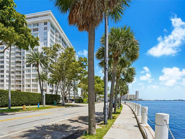 1420 Brickell Bay Dr, Unit 206D, Miami, FL 33131