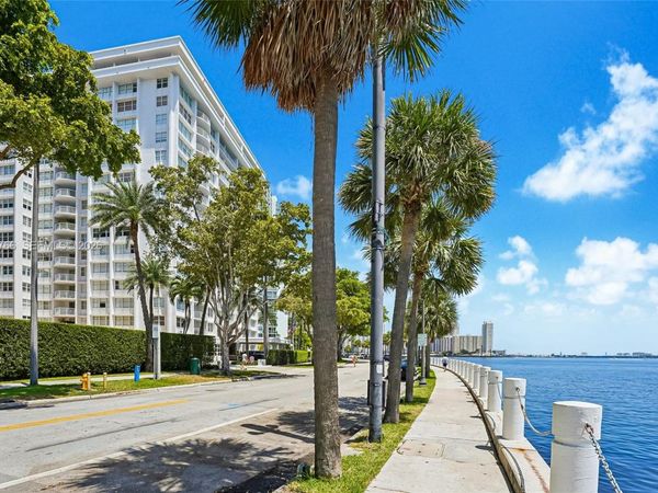 1420 Brickell Bay Dr , Unit 206D, Miami, FL 33131
