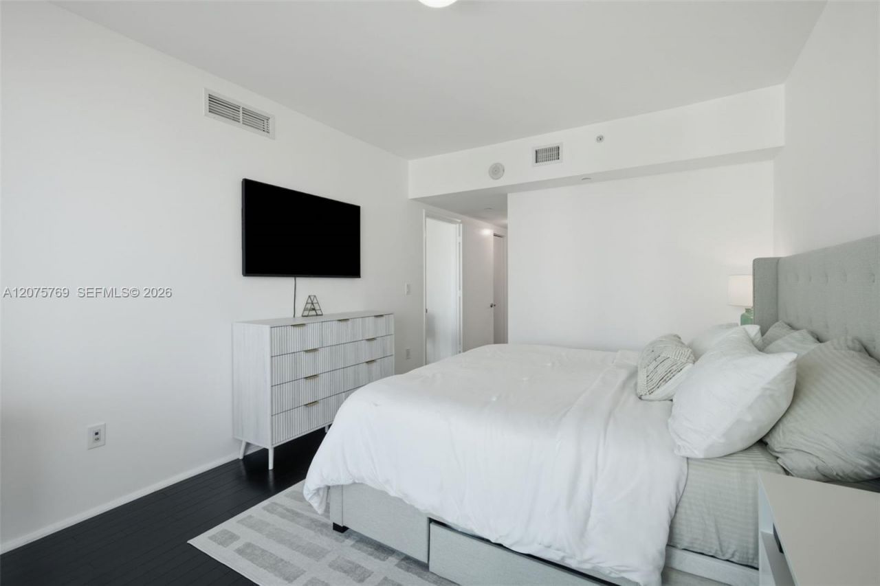 350 S Miami Ave , Unit 2601, Miami, FL 33130 Photo