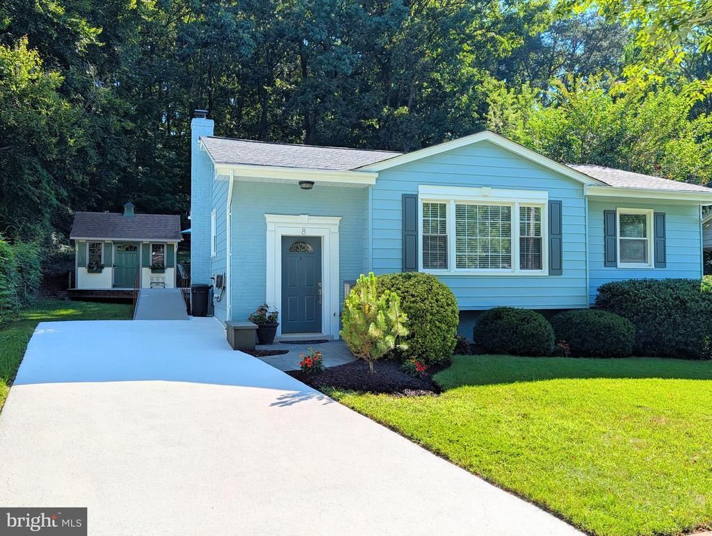 8 EMPIRE PLACE , GREENBELT, MD 20770