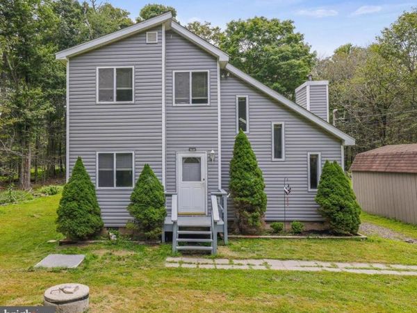 1065 BREEZEWOOD DRIVE, NEWFOUNDLAND, PA 18445