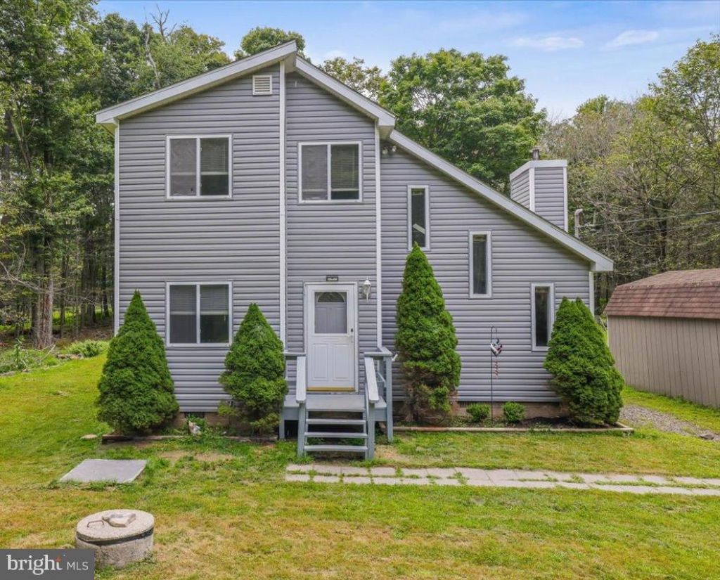 1065 BREEZEWOOD DRIVE , NEWFOUNDLAND, PA 18445